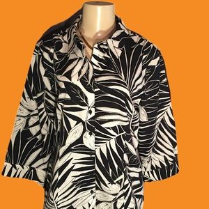 Chico’s NWOT Striking black & white blouse Sz 3